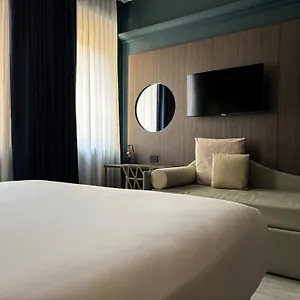 2* Ξενοδοχείο Av